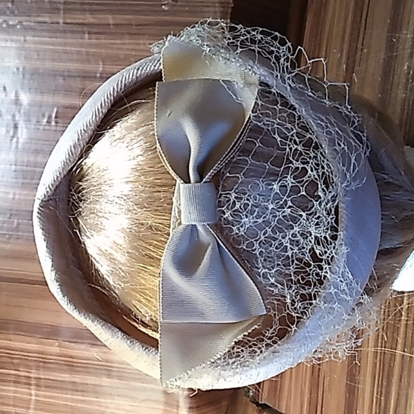 Vintage ladies headpiece hat bow - Picture 2 of 4